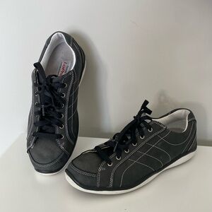 FootJoy womens Lopro leather waterproof spikeless golf shoes 8. Black. W/3 laces